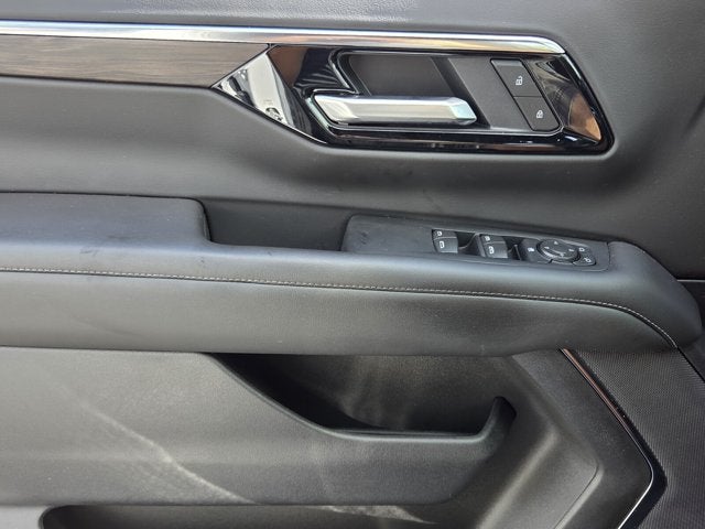 2025 Chevrolet Suburban LS