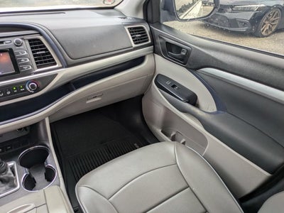 2016 Toyota Highlander LE