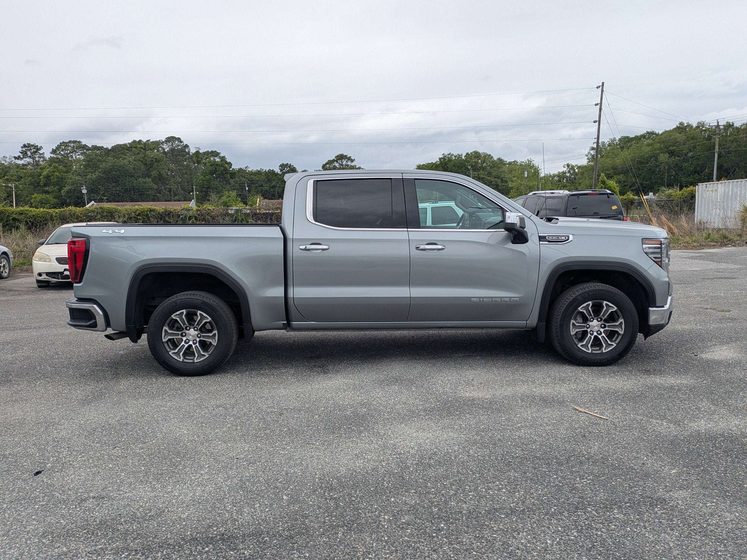 2025 GMC Sierra 1500 SLT