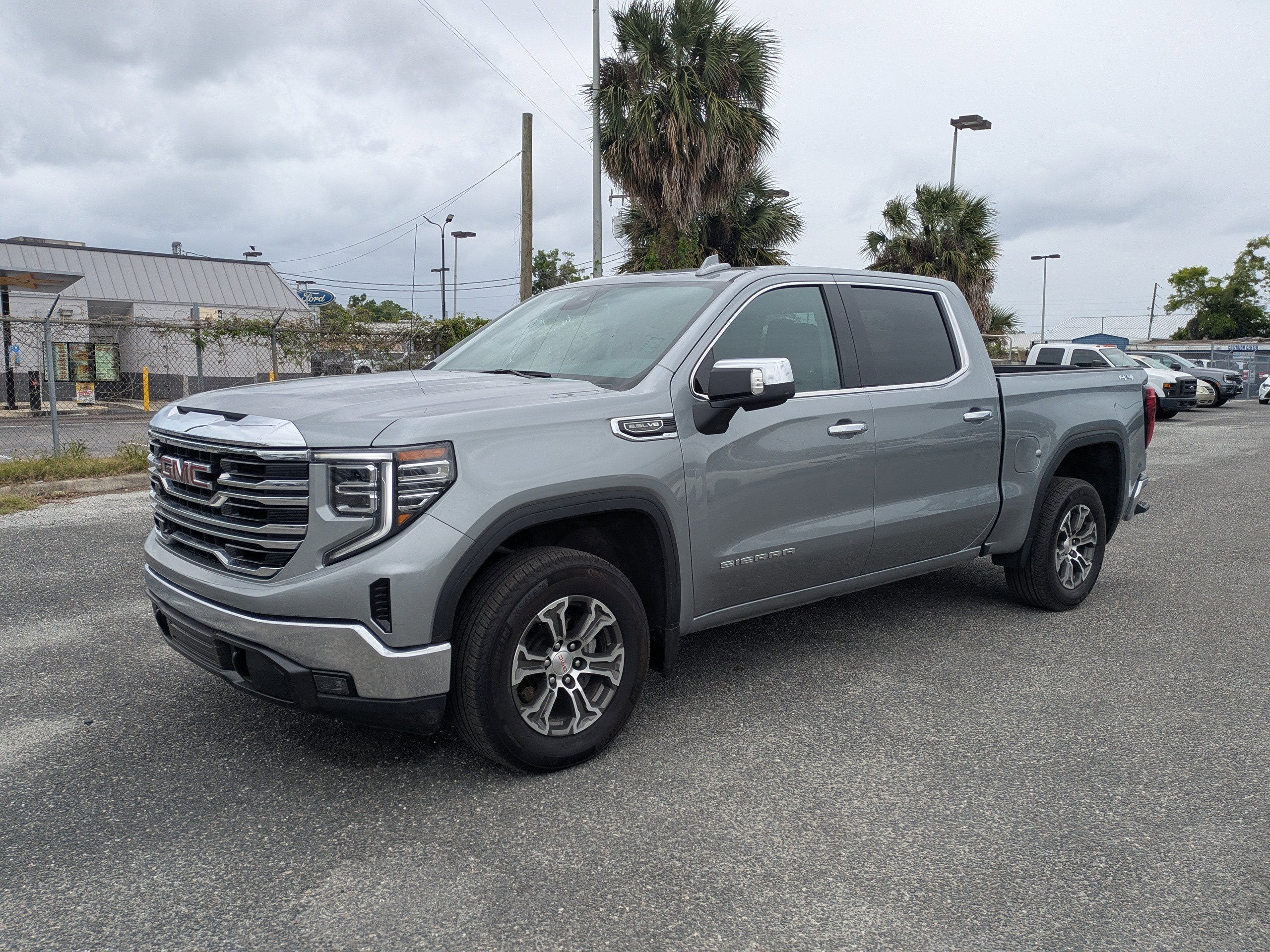 2025 GMC Sierra 1500 SLT