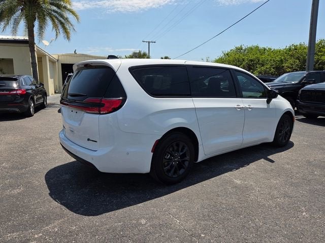 2024 Chrysler Pacifica Hybrid S Appearance Pkg