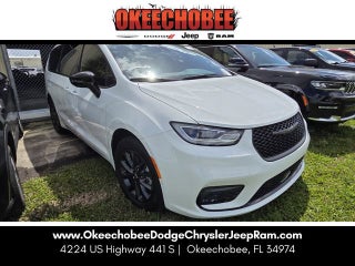 2024 Chrysler Pacifica Hybrid S Appearance Pkg