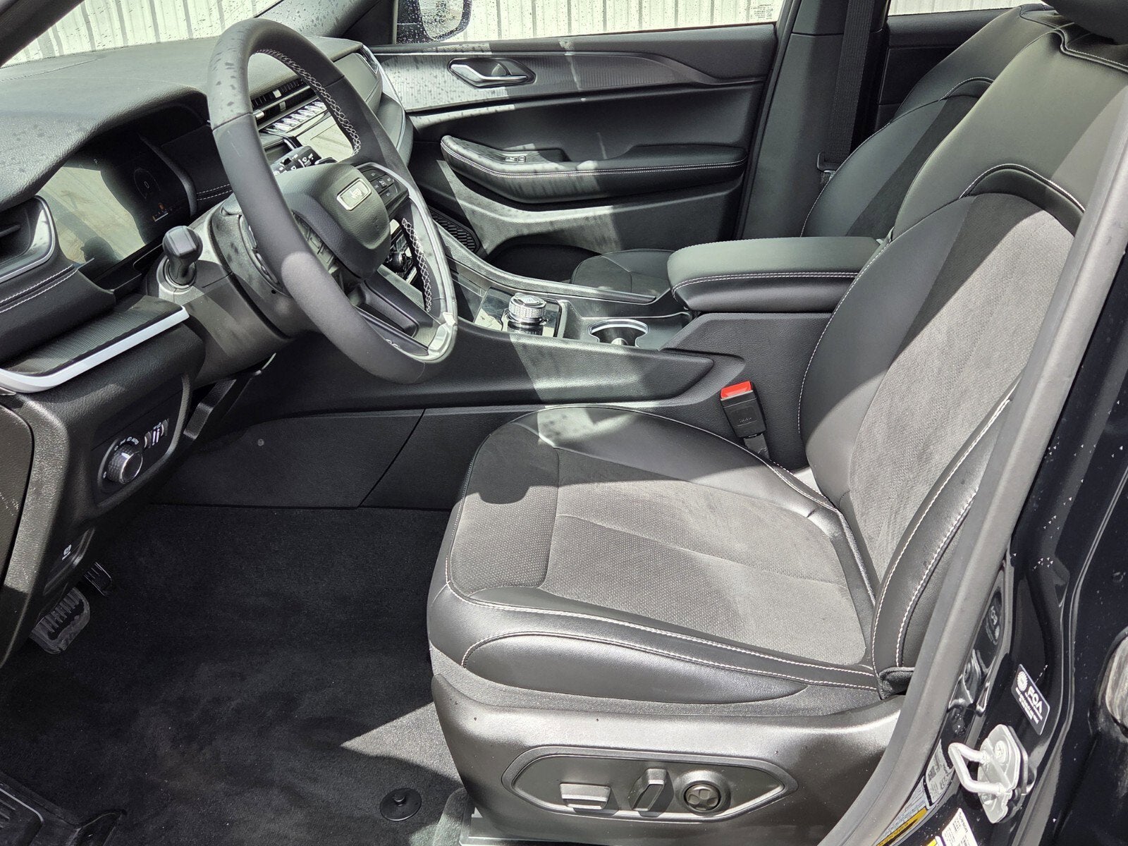 2025 Jeep Grand Cherokee Altitude X 4x2