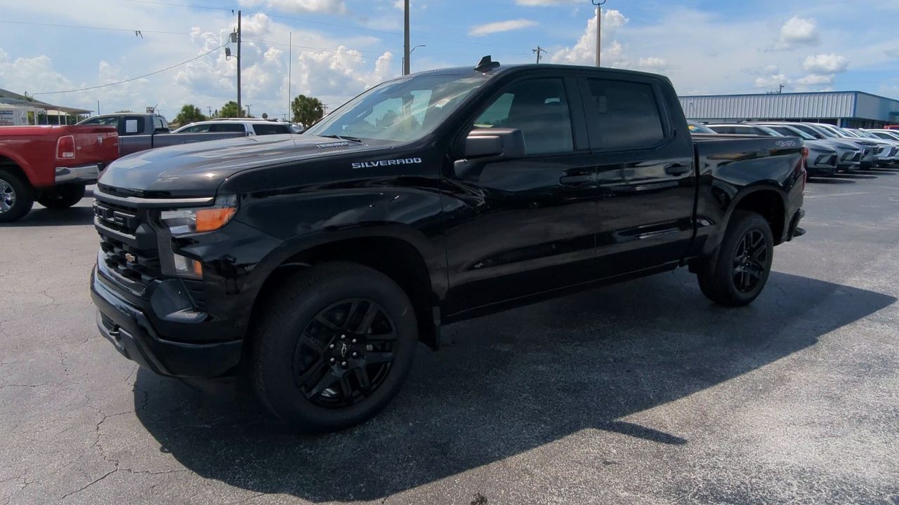2025 Chevrolet Silverado 1500 Custom