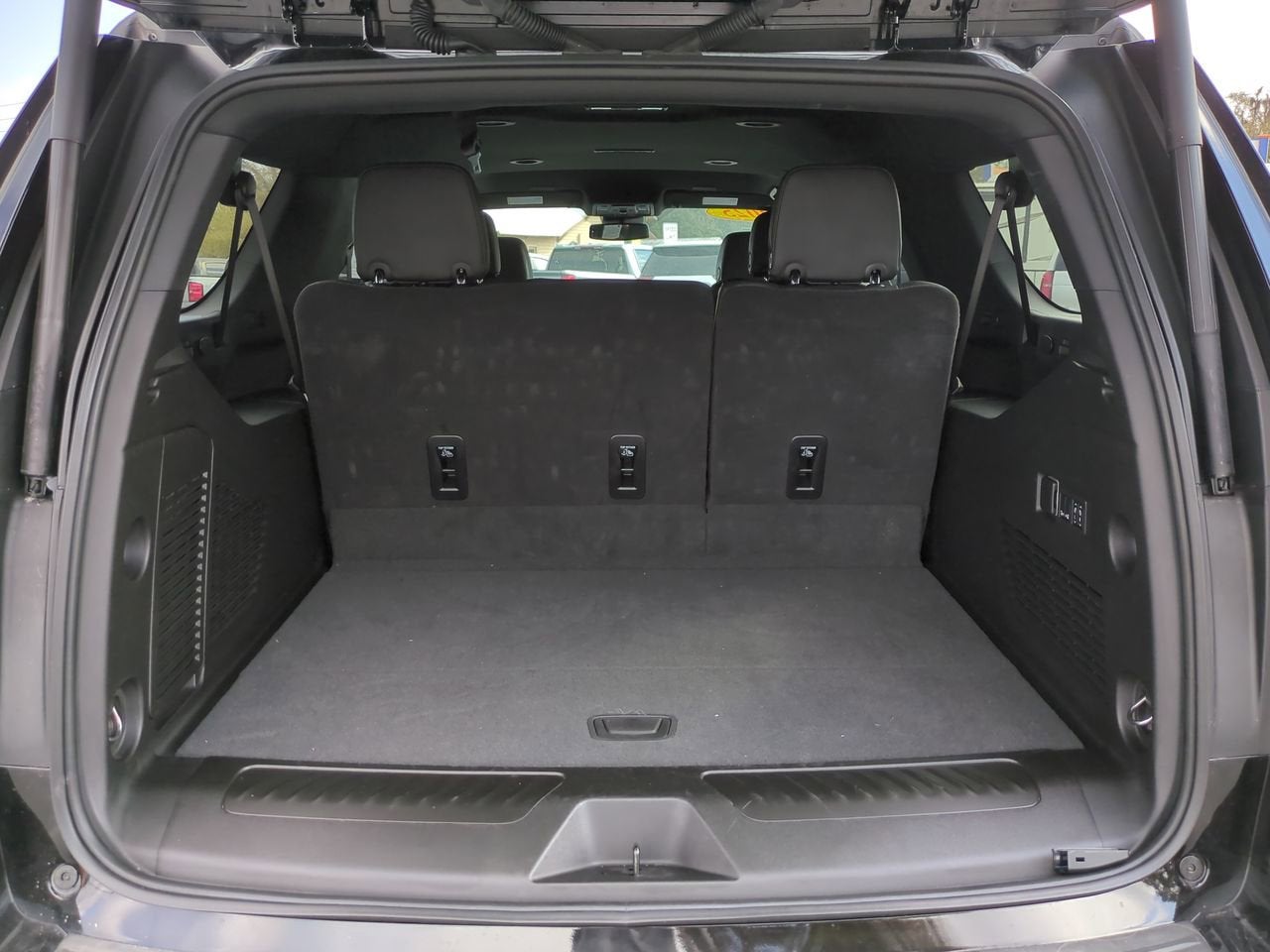 2025 Chevrolet Suburban LT