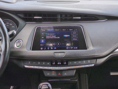 2022 Cadillac XT4 Premium Luxury