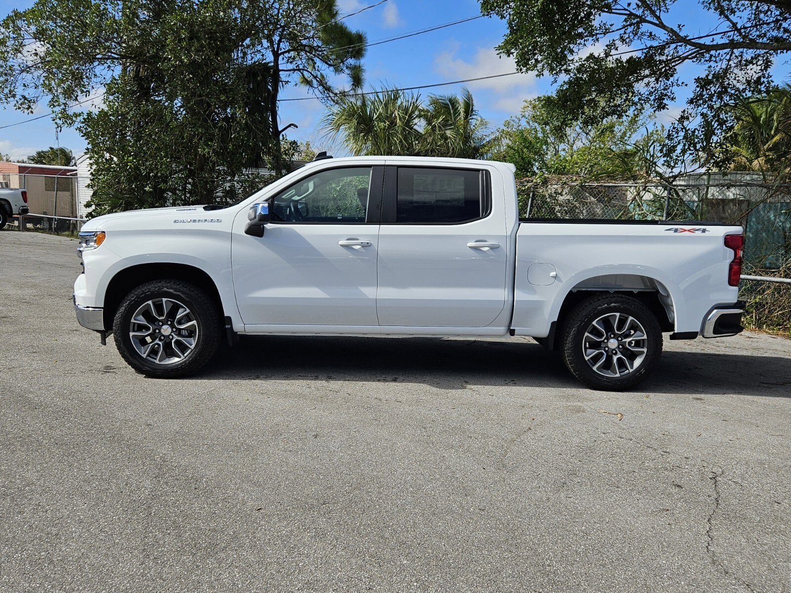 2025 Chevrolet Silverado 1500 LT (2FL)