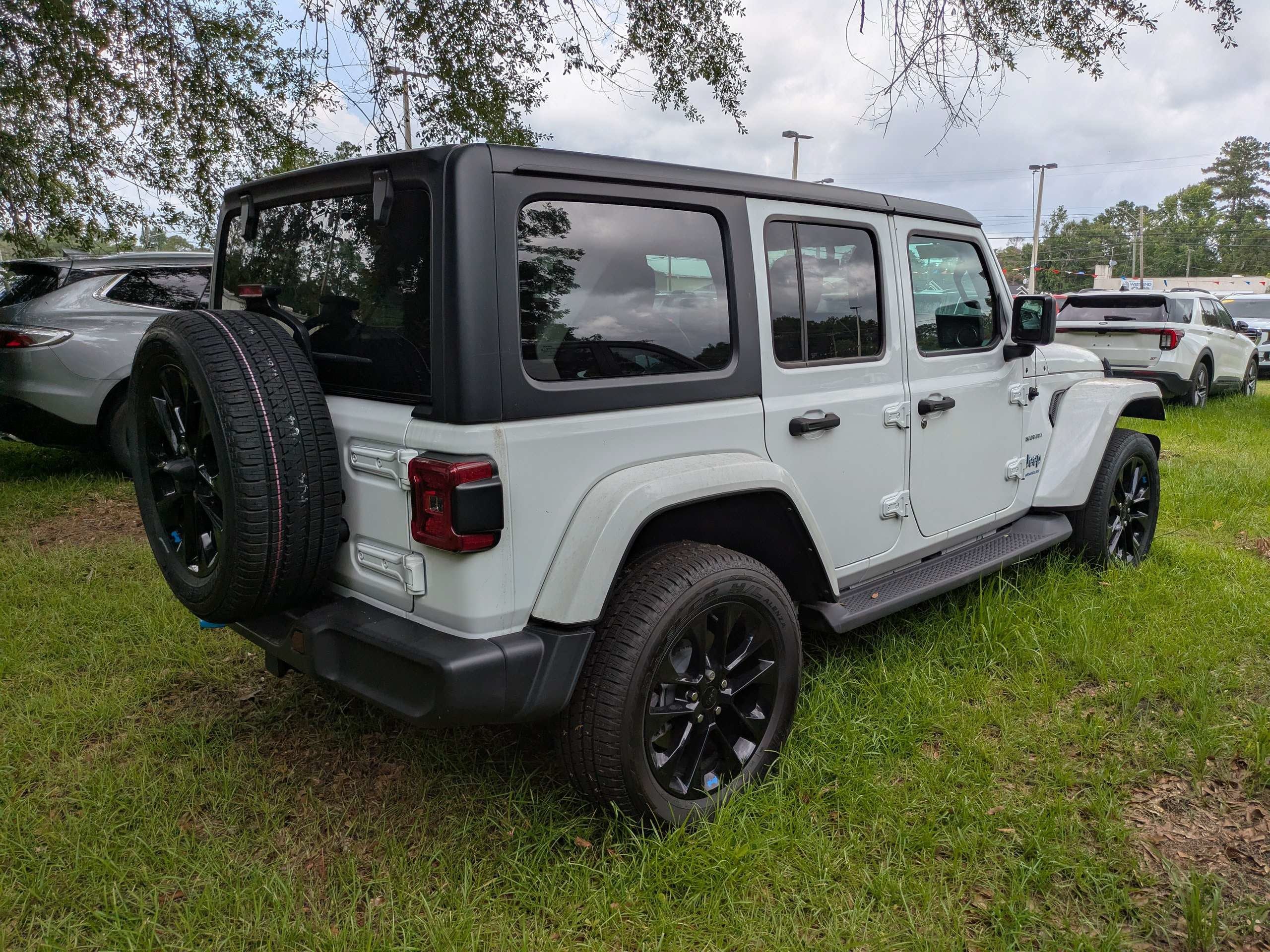 2023 Jeep Wrangler 4xe Sahara 4x4