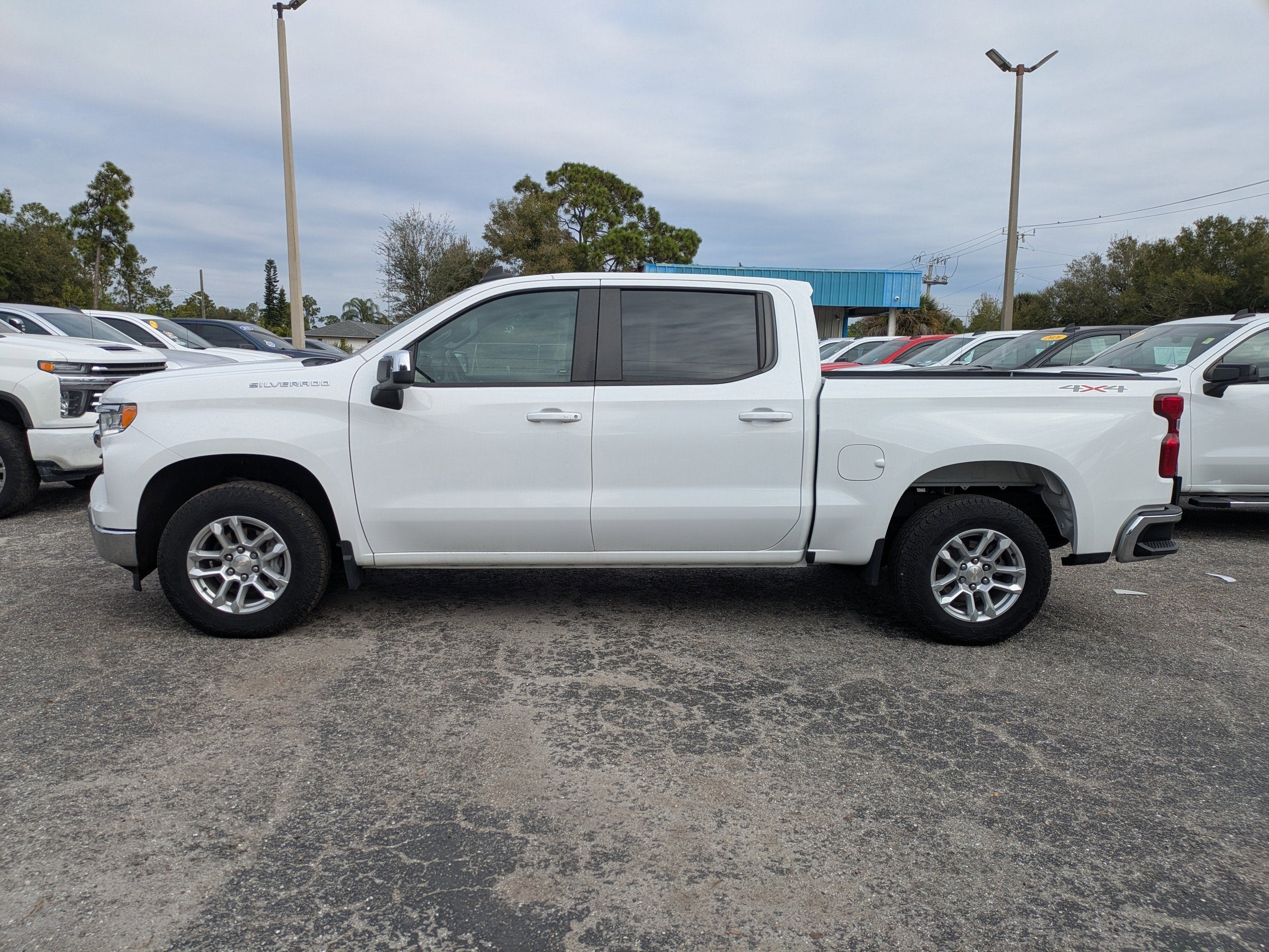 2022 Chevrolet Silverado 1500 LT (2FL)